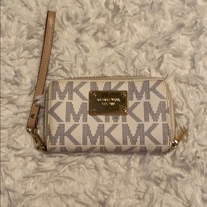 Michael Kors wristlet